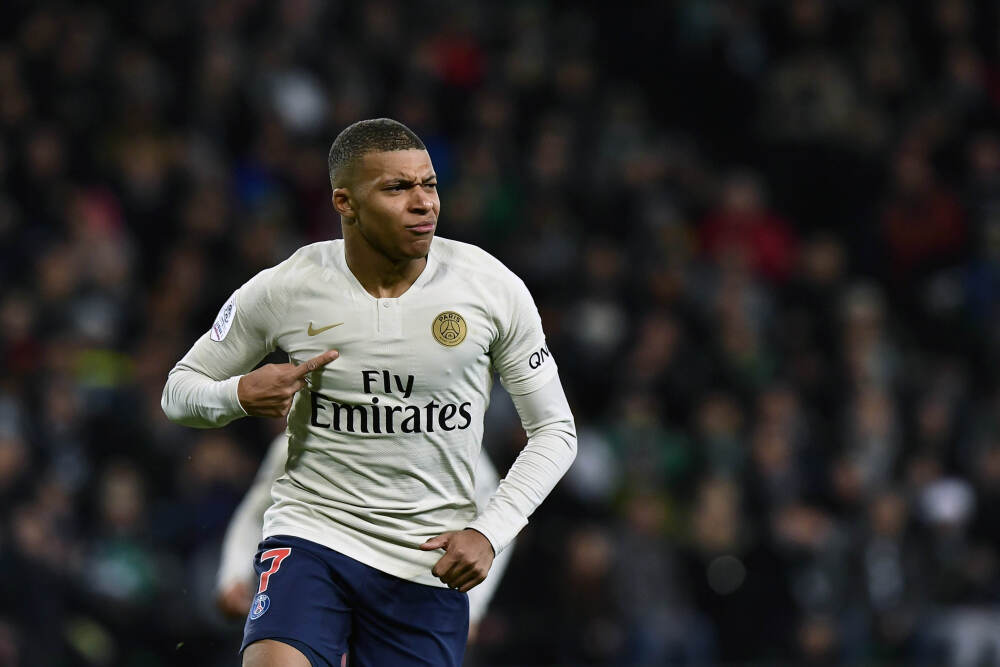 “未来10年增税将超3万亿美元”，美企敦促最高法院裁决特朗普关税非法